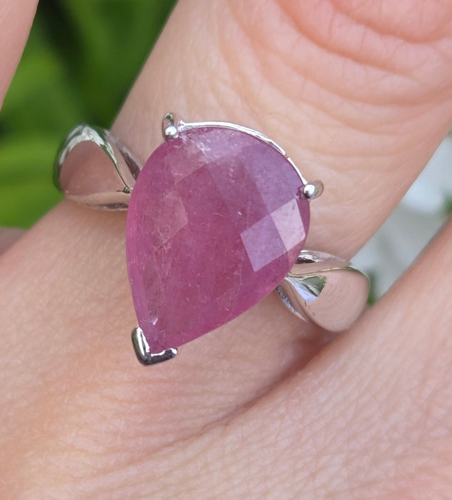 6165 Vintage: 9ct White Gold Pink Sapphire Solitaire Ring