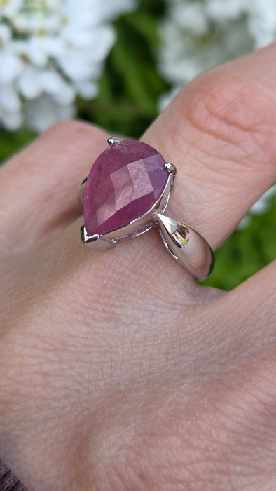 6165 Vintage: 9ct White Gold Pink Sapphire Solitaire Ring