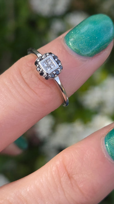 6543 Vintage: 9ct White Gold Black & White Diamond Cluster Ring