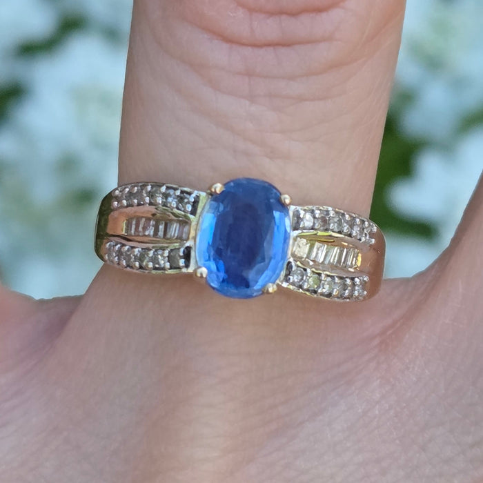 3263 Vintage: 9ct Yellow Gold Blue Spinel & Diamond Dress Ring
