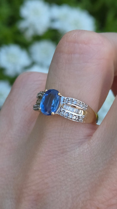 3263 Vintage: 9ct Yellow Gold Blue Spinel & Diamond Dress Ring