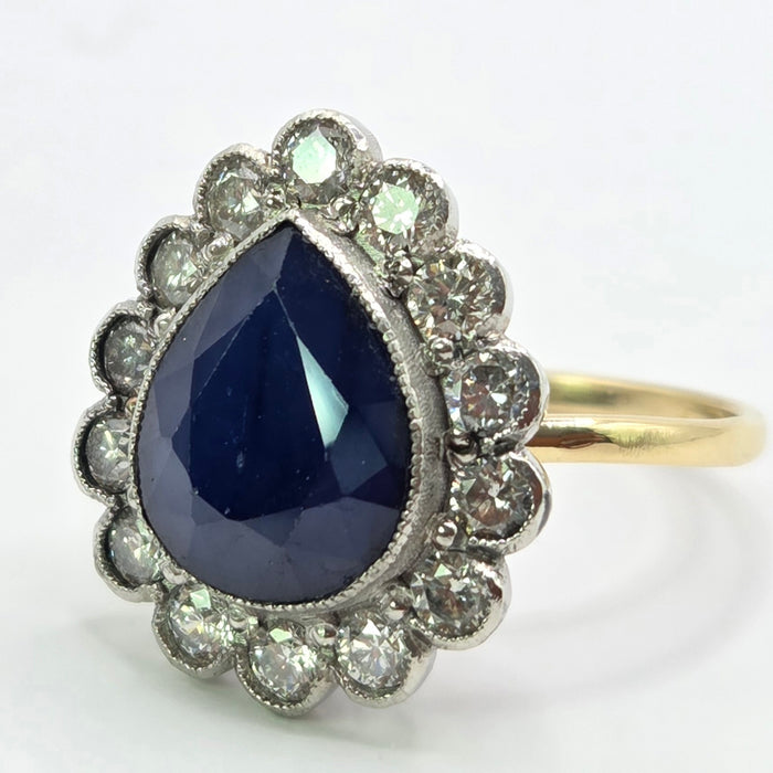 Vintage: 18ct Gold 5.85ct Blue Sapphire & 1.40ct Diamond Cluster Ring