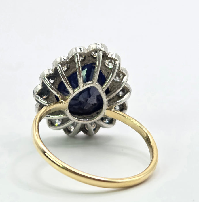 Vintage: 18ct Gold 5.85ct Blue Sapphire & 1.40ct Diamond Cluster Ring