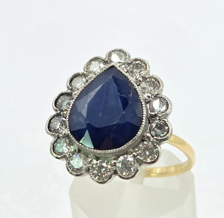 Vintage: 18ct Gold 5.85ct Blue Sapphire & 1.40ct Diamond Cluster Ring