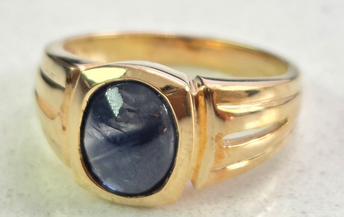 Vintage: 9ct Gold Blue Sapphire Solitaire Ring