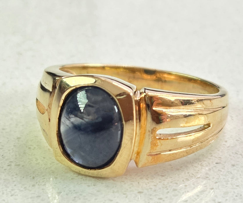 Vintage: 9ct Gold Blue Sapphire Solitaire Ring