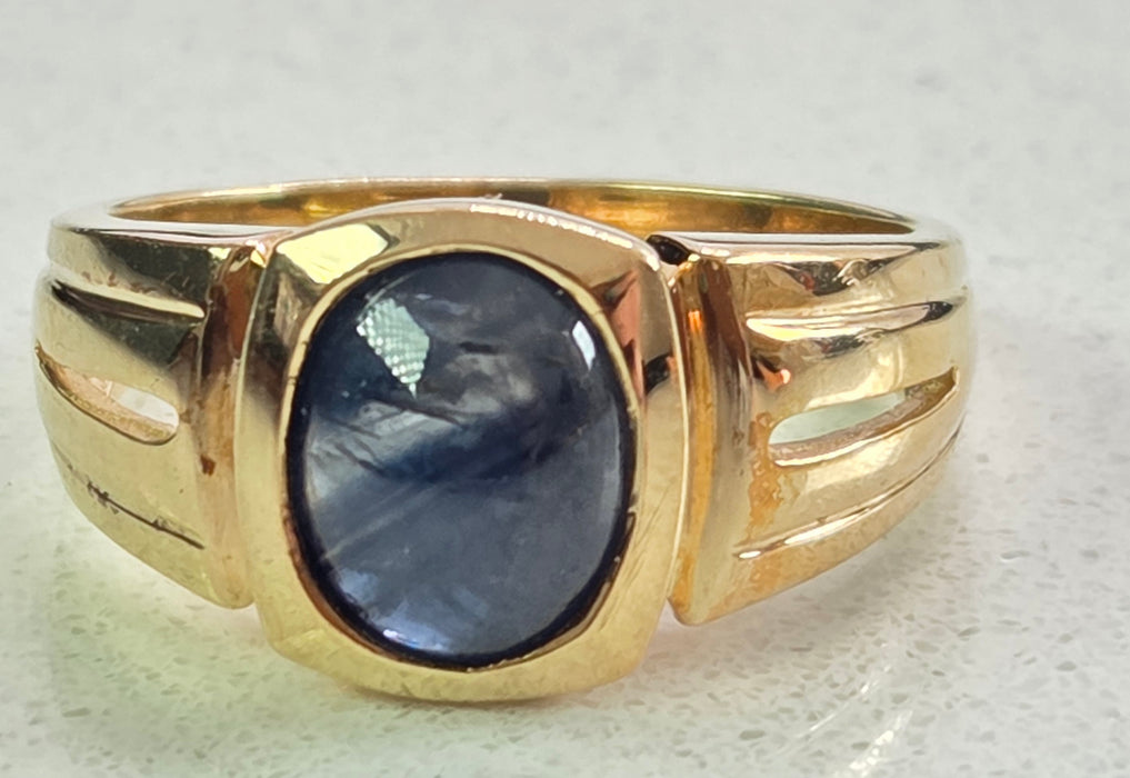 Vintage: 9ct Gold Blue Sapphire Solitaire Ring