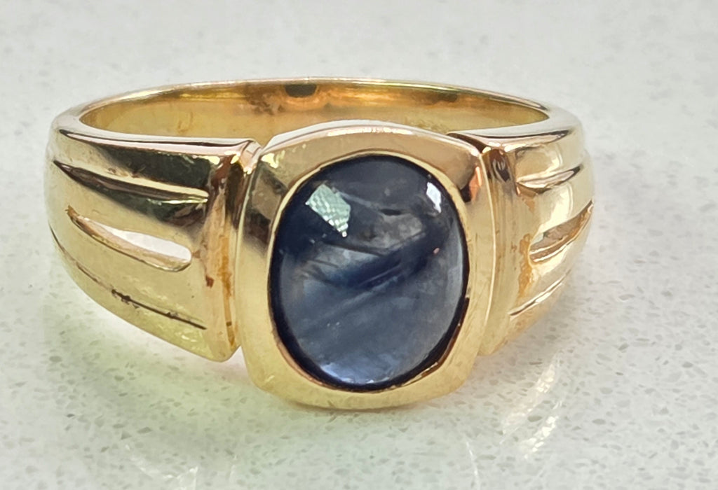 Vintage: 9ct Gold Blue Sapphire Solitaire Ring