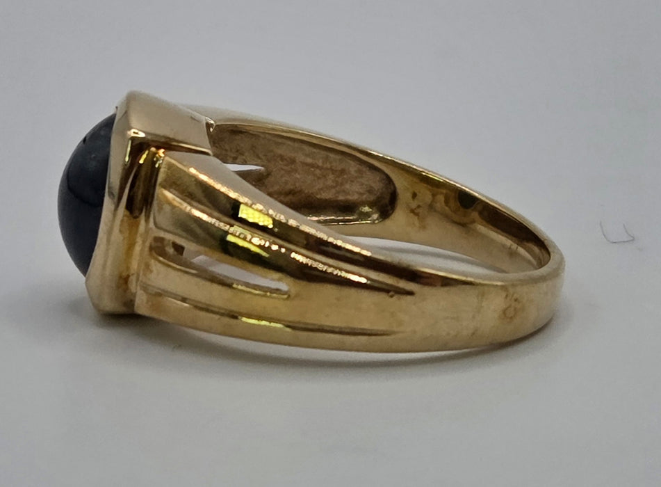 Vintage: 9ct Gold Blue Sapphire Solitaire Ring