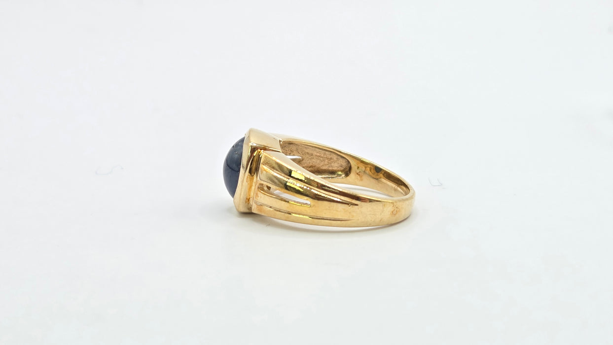 Vintage: 9ct Gold Blue Sapphire Solitaire Ring