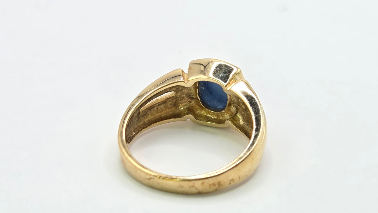 Vintage: 9ct Gold Blue Sapphire Solitaire Ring