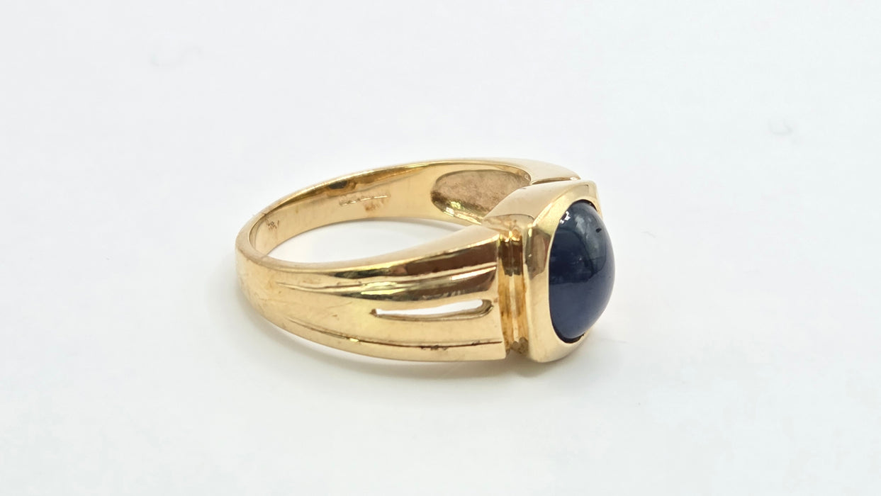 Vintage: 9ct Gold Blue Sapphire Solitaire Ring