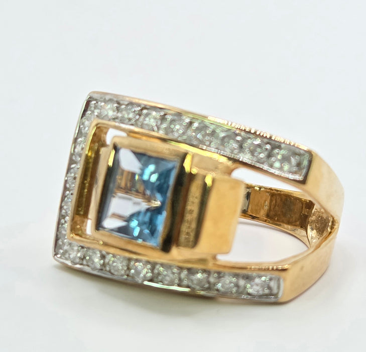 Vintage: 9ct Gold Blue Topaz & Diamond Signet Ring