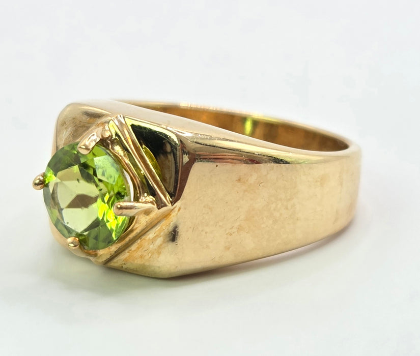 Vintage: 9ct Gold Peridot Solitaire Ring