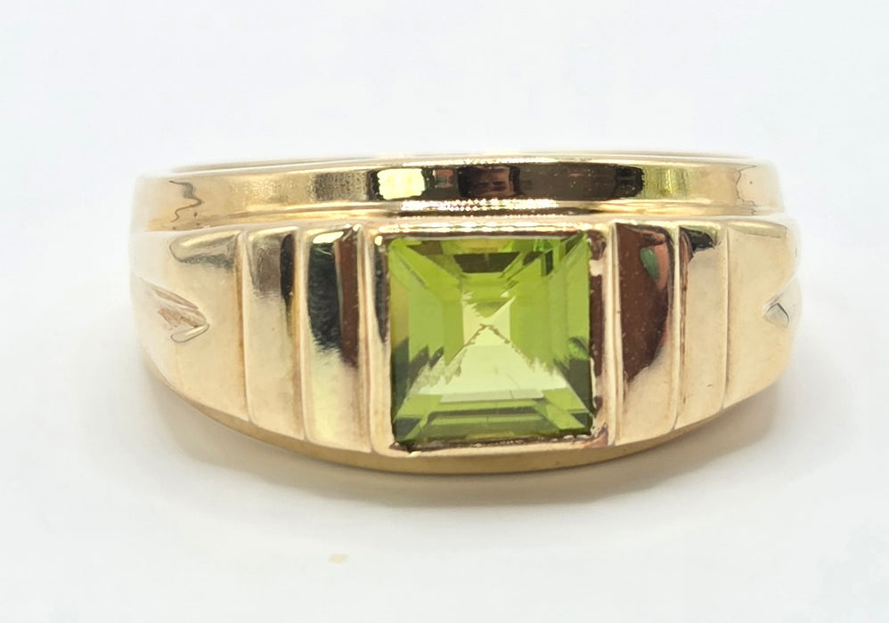 Vintage: 9ct Yellow Gold Peridot Square Step Ring