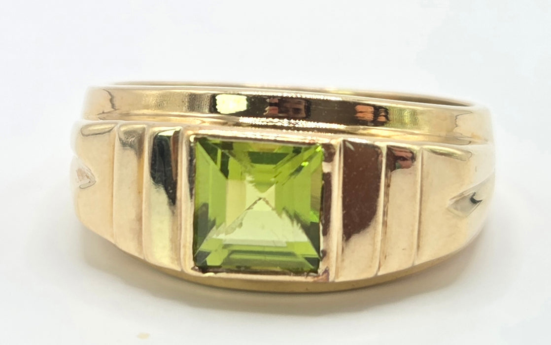 Vintage: 9ct Yellow Gold Peridot Square Step Ring