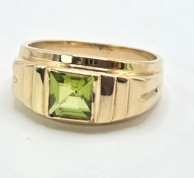 Vintage: 9ct Yellow Gold Peridot Square Step Ring