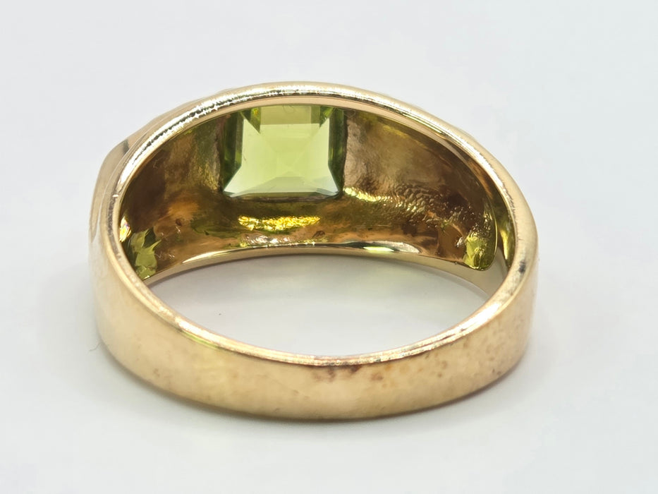 Vintage: 9ct Yellow Gold Peridot Square Step Ring