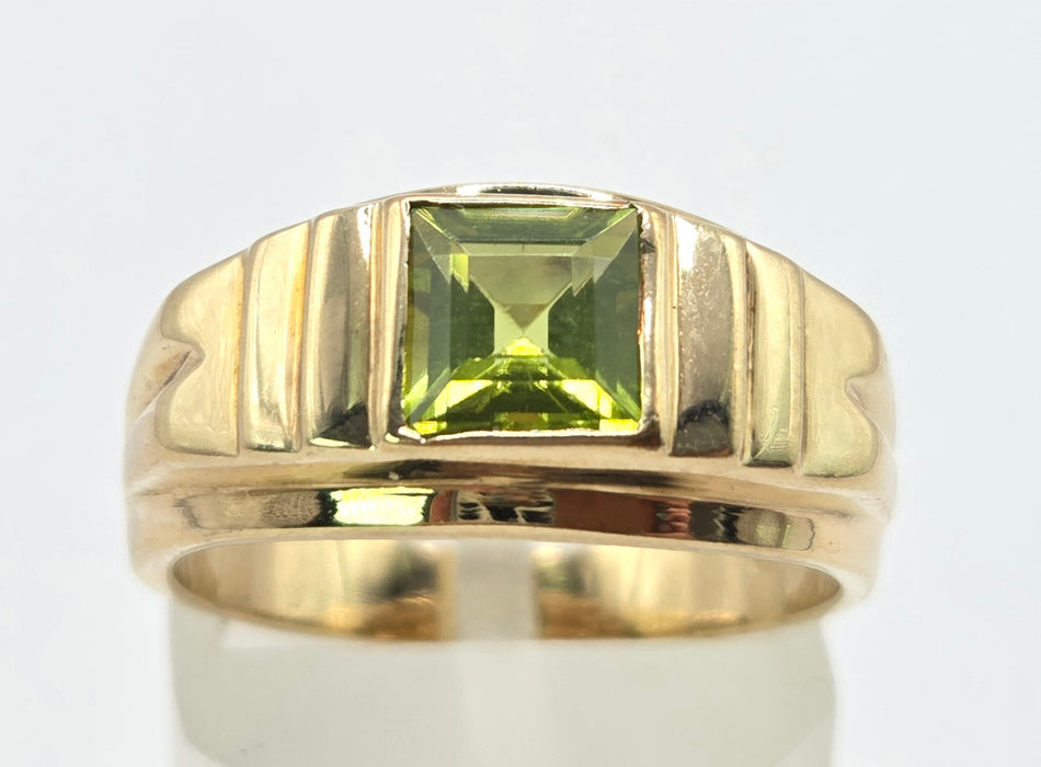 Vintage: 9ct Yellow Gold Peridot Square Step Ring