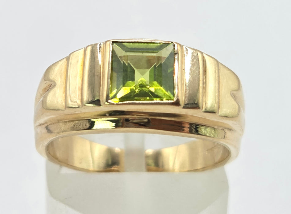 Vintage: 9ct Yellow Gold Peridot Square Step Ring