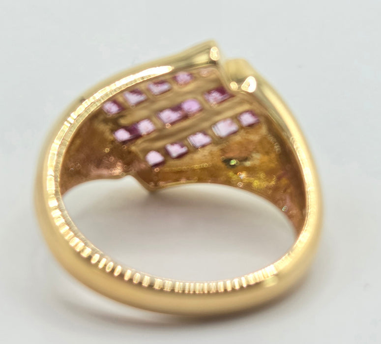 Vintage: 18ct Gold Sixteen Pink Sapphires Princess Cut Ring
