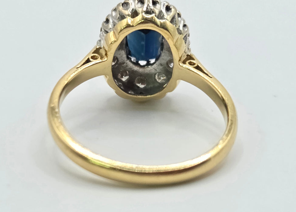 Vintage: 18ct Gold Sapphire [1.09ct] & Diamond [0.36ct] Cluster Ring