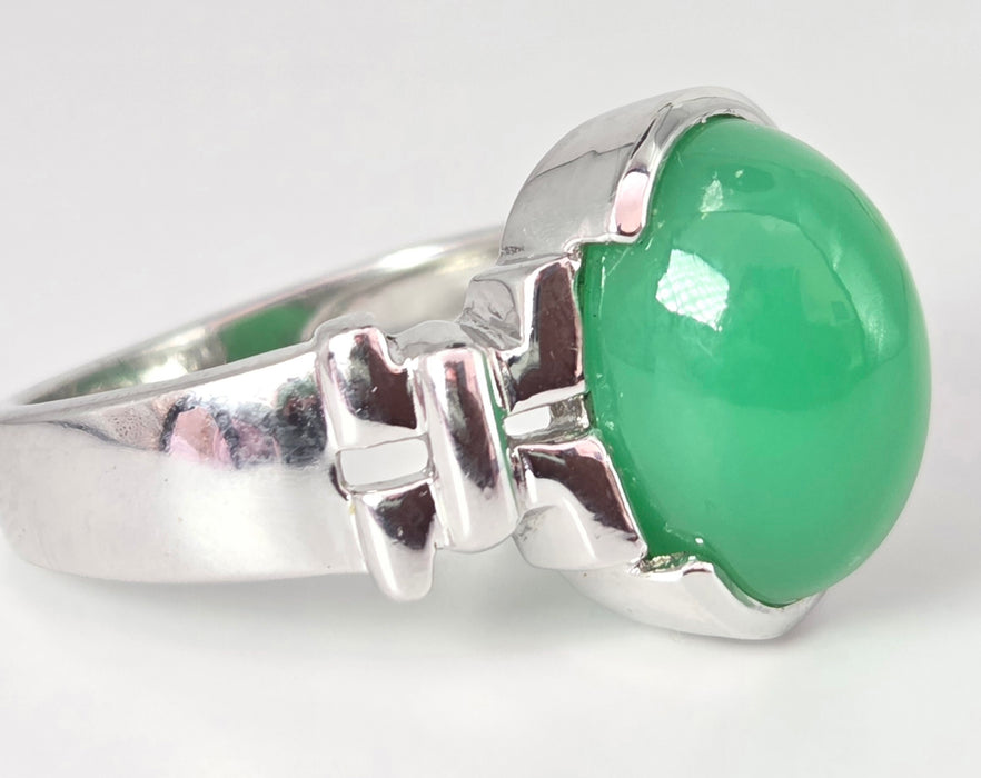 Vintage: 9ct White Gold Chrysoprase Oval Cabochon Ring