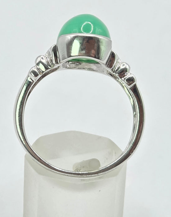 Vintage: 9ct White Gold Chrysoprase Oval Cabochon Ring