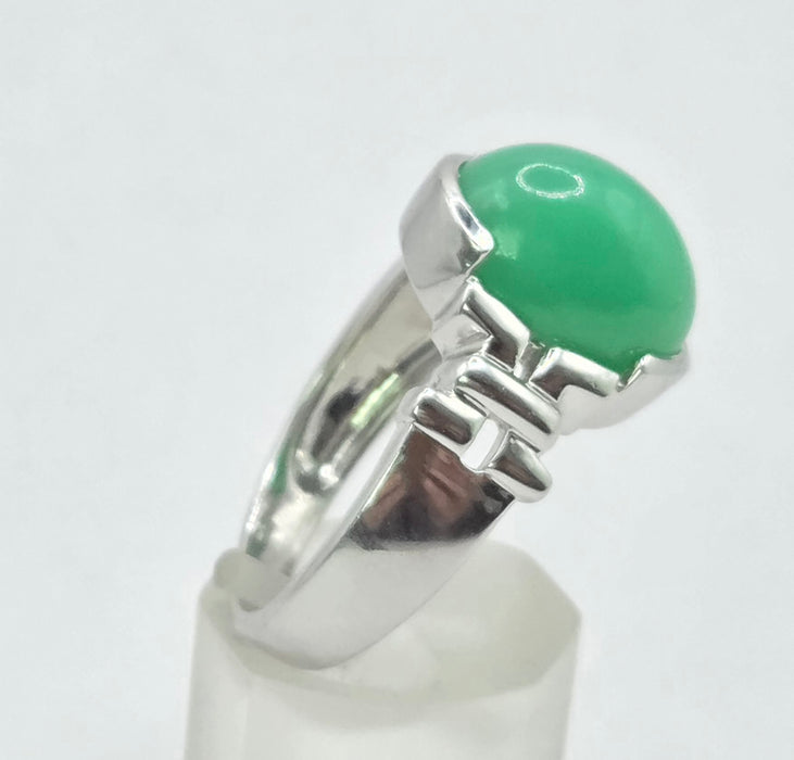 Vintage: 9ct White Gold Chrysoprase Oval Cabochon Ring