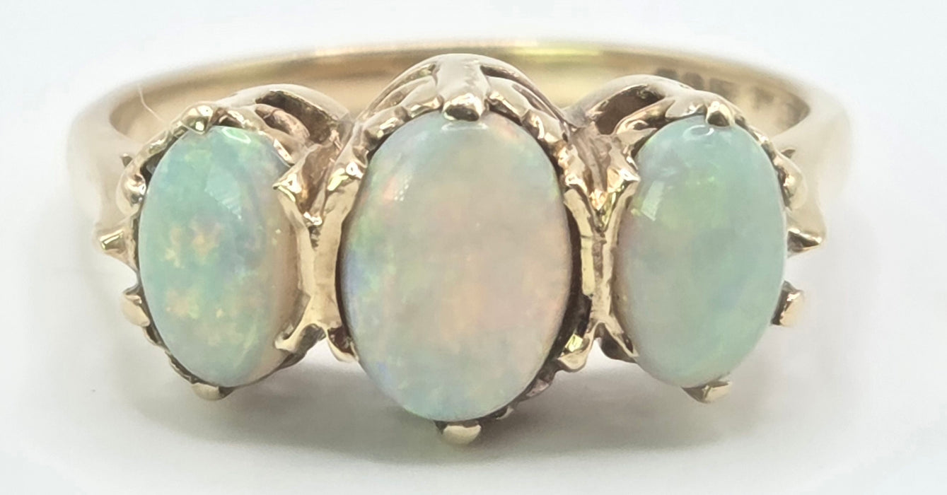 Vintage: 9ct Yellow Gold Opal Trilogy Ring