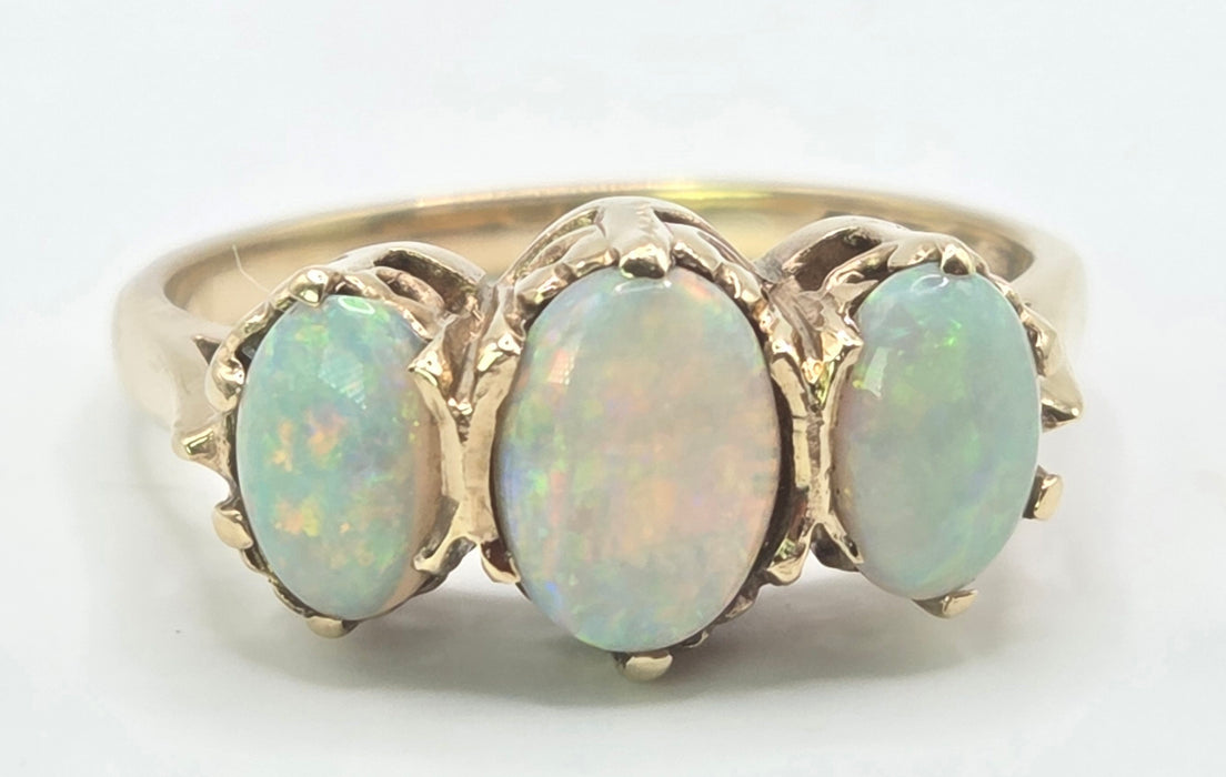 Vintage: 9ct Yellow Gold Opal Trilogy Ring