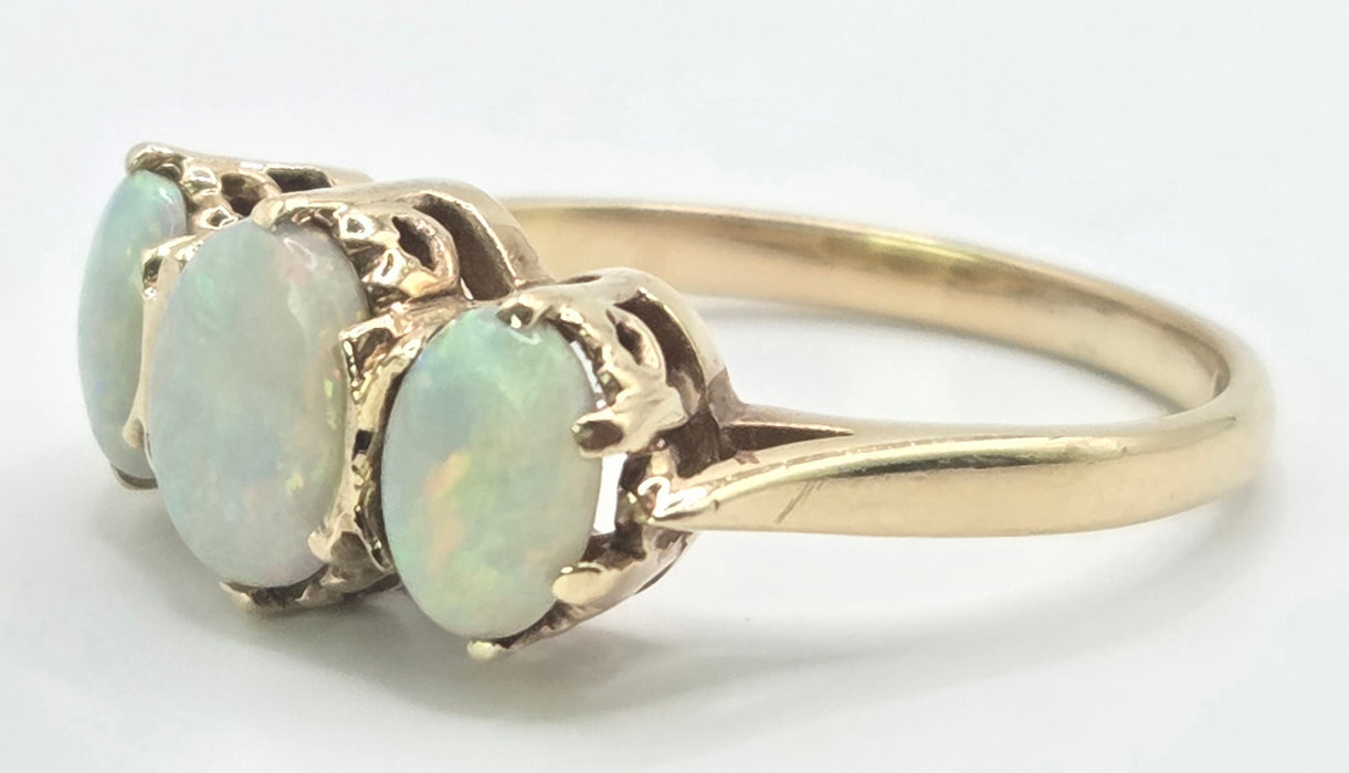 Vintage: 9ct Yellow Gold Opal Trilogy Ring
