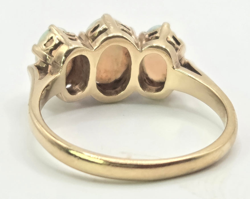Vintage: 9ct Yellow Gold Opal Trilogy Ring