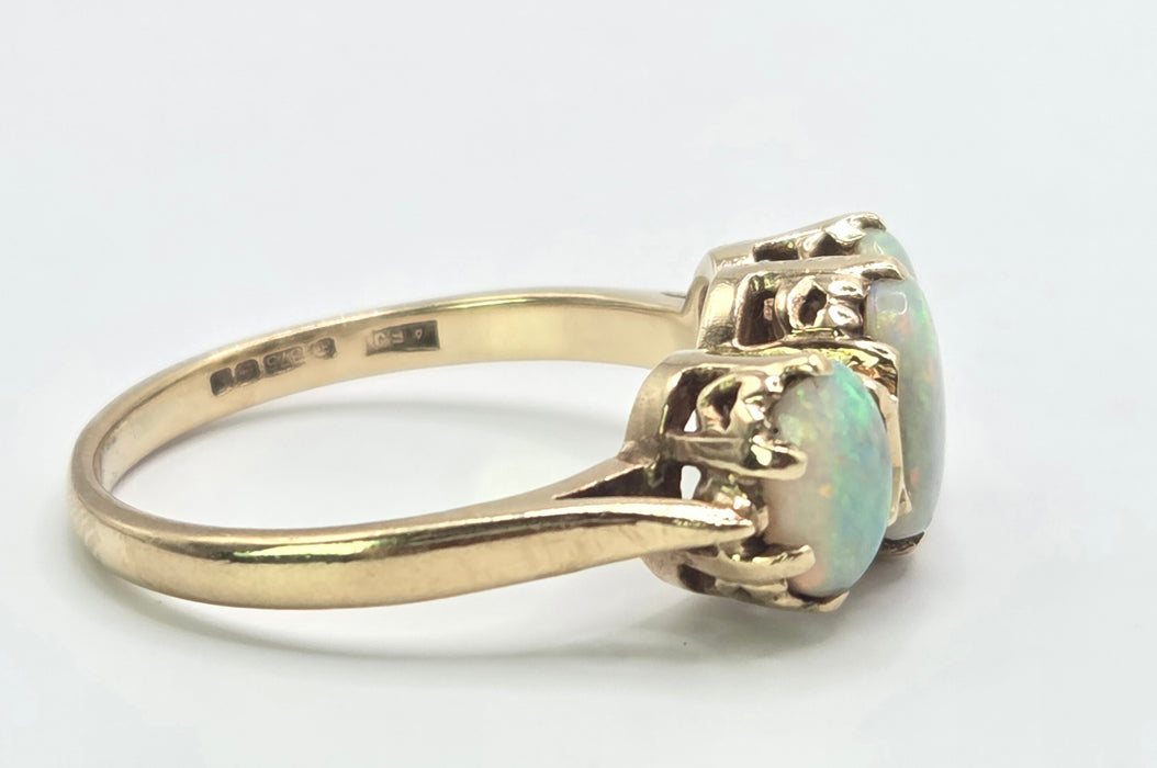 Vintage: 9ct Yellow Gold Opal Trilogy Ring