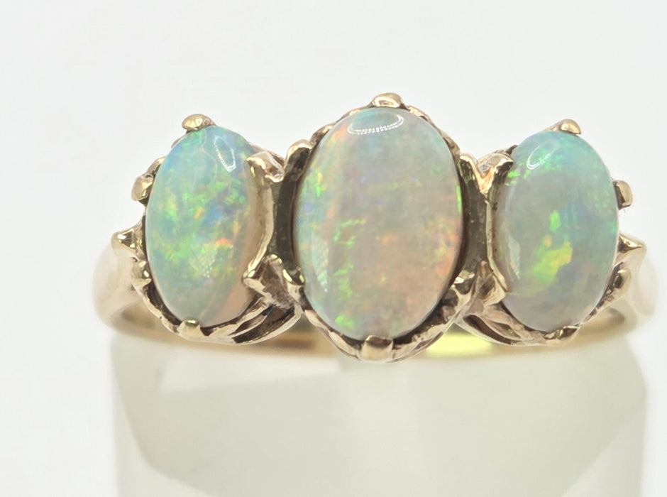 Vintage: 9ct Yellow Gold Opal Trilogy Ring