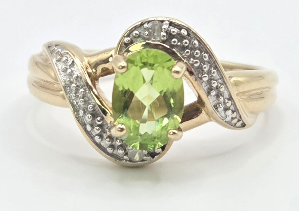 Vintage: 9ct Yellow Gold Peridot & Diamond Bypass Ring