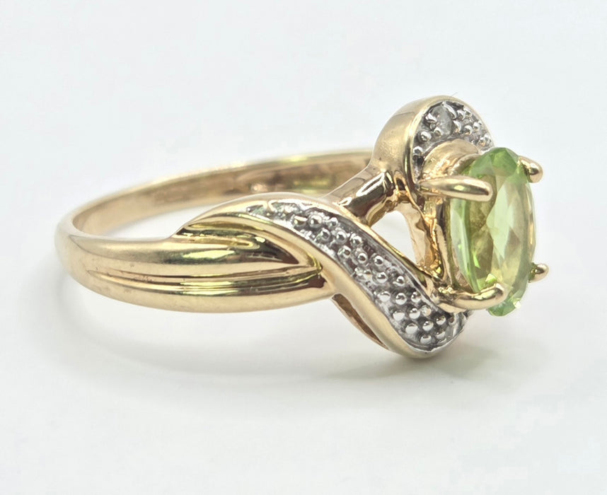 Vintage: 9ct Yellow Gold Peridot & Diamond Bypass Ring