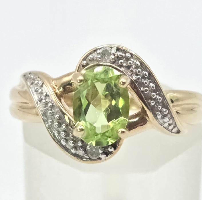 Vintage: 9ct Yellow Gold Peridot & Diamond Bypass Ring