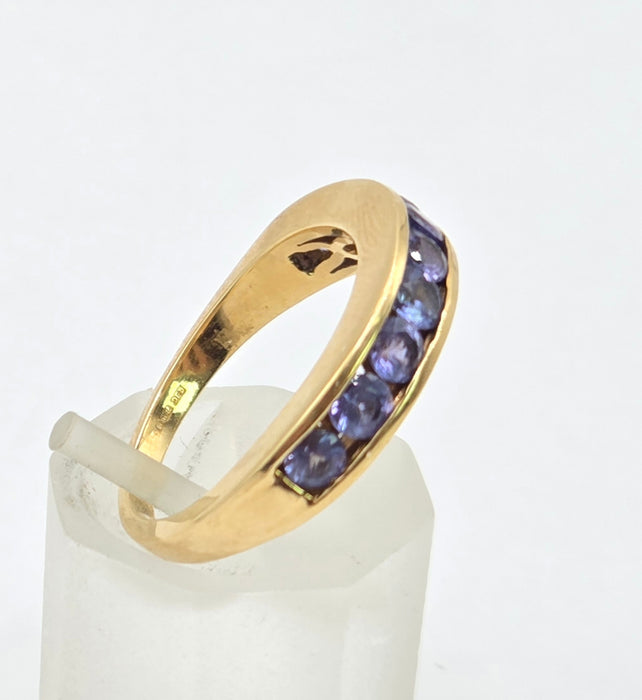 2530 Vintage: 18ct Yellow Gold Tanzanite Half Eternity Ring
