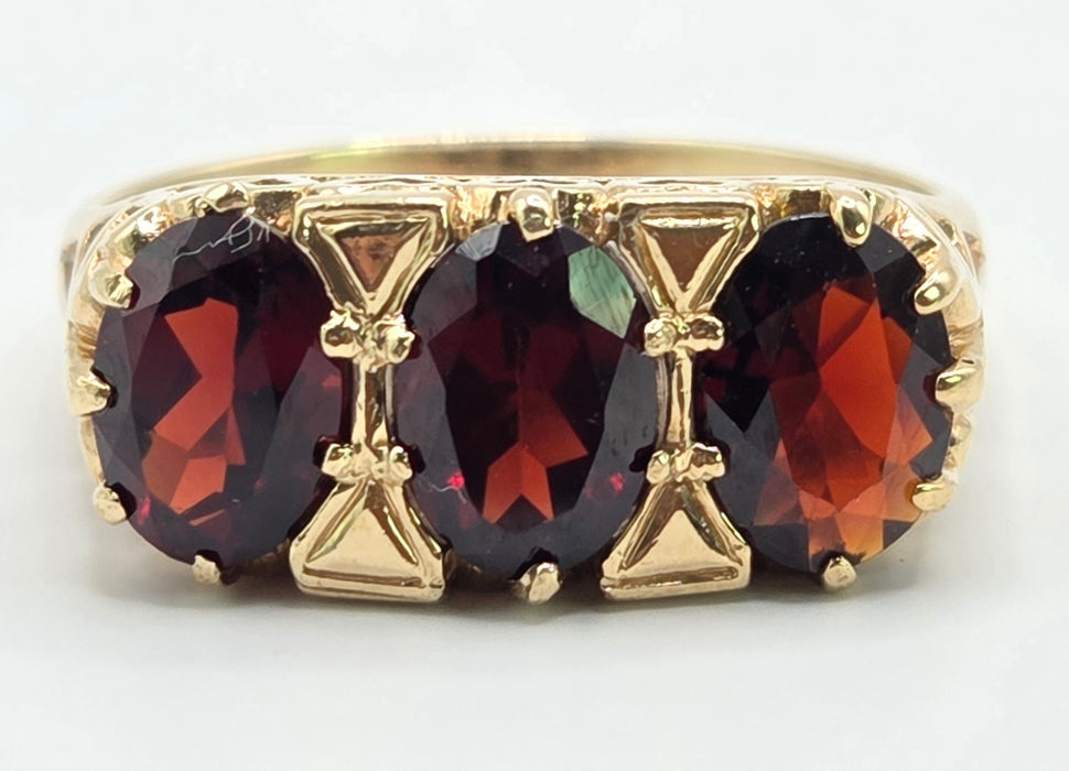 Vintage: 9ct Yellow Gold Garnet Three Stone Ring — From 1989
