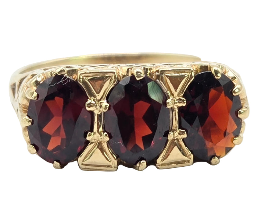 Vintage: 9ct Yellow Gold Garnet Three Stone Ring — From 1989