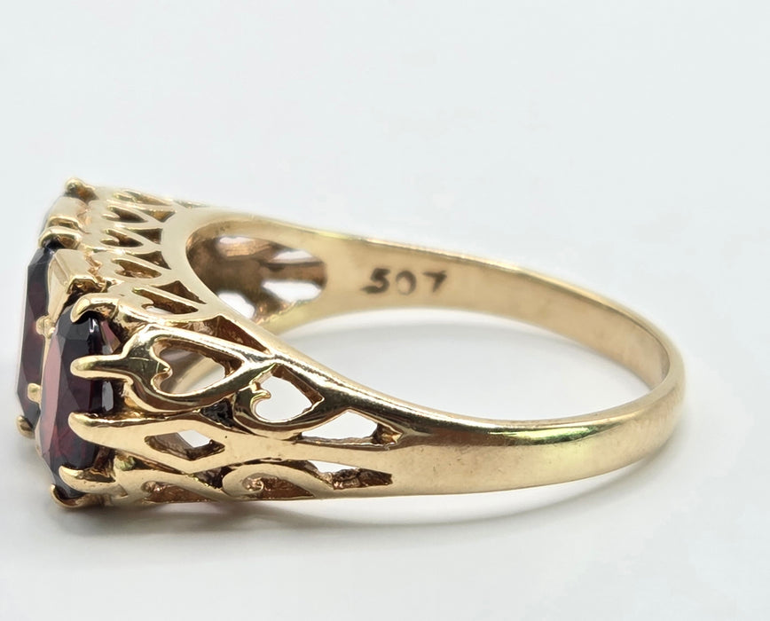 Vintage: 9ct Yellow Gold Garnet Three Stone Ring — From 1989