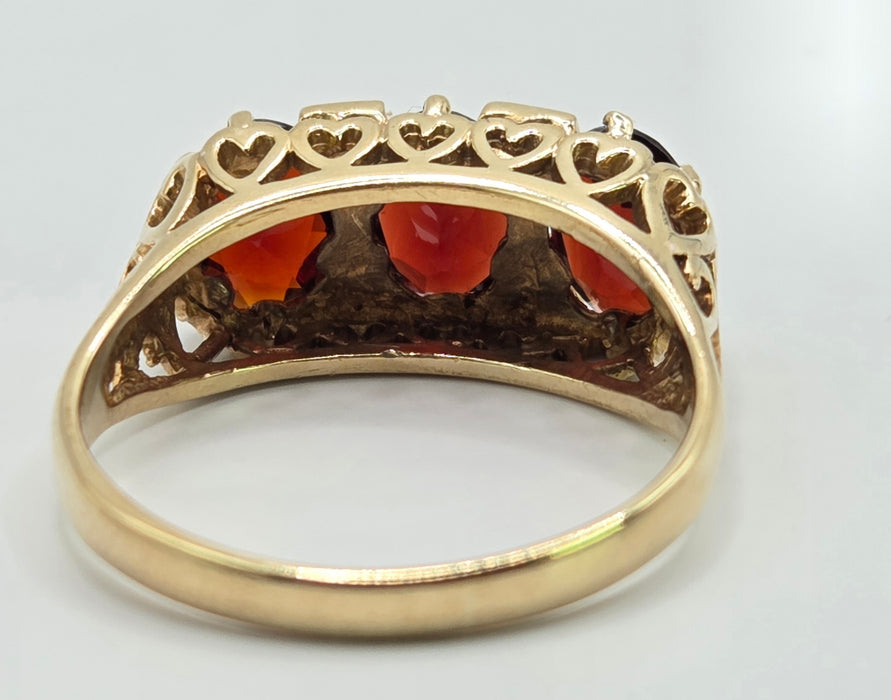 Vintage: 9ct Yellow Gold Garnet Three Stone Ring — From 1989