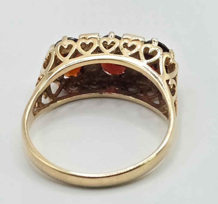 Vintage: 9ct Yellow Gold Garnet Three Stone Ring — From 1989