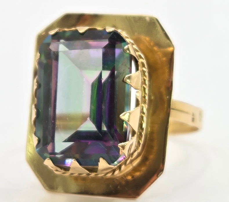 Vintage: 18ct Yellow Gold Mystic Topaz Solitaire Ring — From 1941