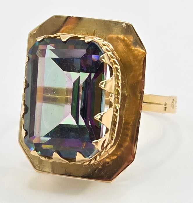 Vintage: 18ct Yellow Gold Mystic Topaz Solitaire Ring — From 1941