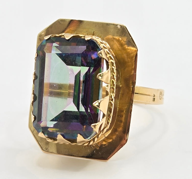 Vintage: 18ct Yellow Gold Mystic Topaz Solitaire Ring — From 1941