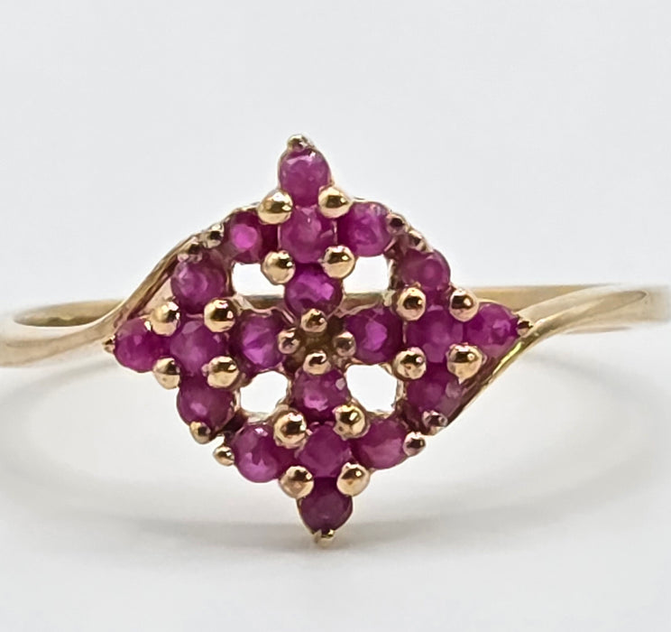 Vintage: 9ct Yellow Gold Ruby Cluster Ring