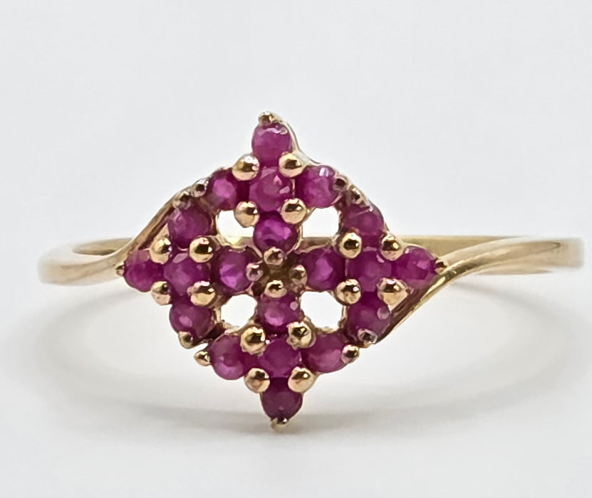 Vintage: 9ct Yellow Gold Ruby Cluster Ring