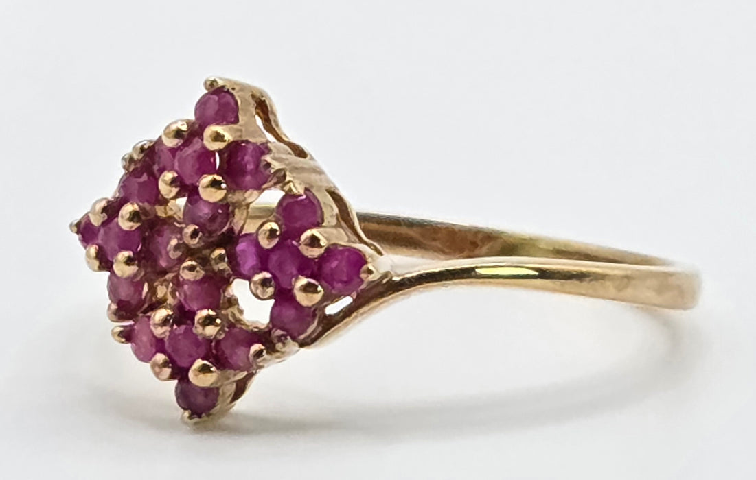 Vintage: 9ct Yellow Gold Ruby Cluster Ring